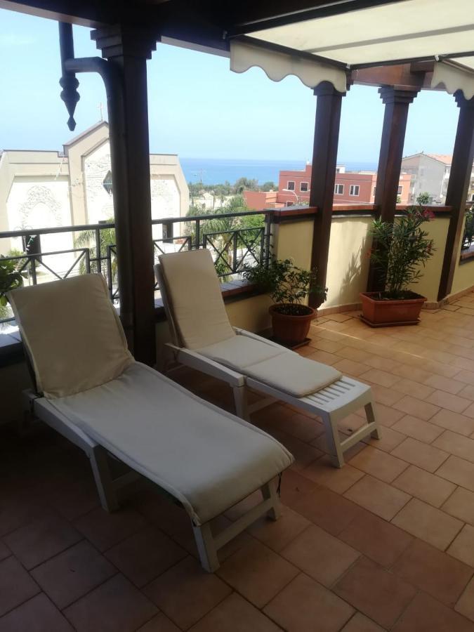 "Appartamento Del Mare Gliaca" Con Vista Isole Eolie,Ampia Terrazza,Wifi E Parcheggio Privato Gratuito 皮拉伊诺 外观 照片