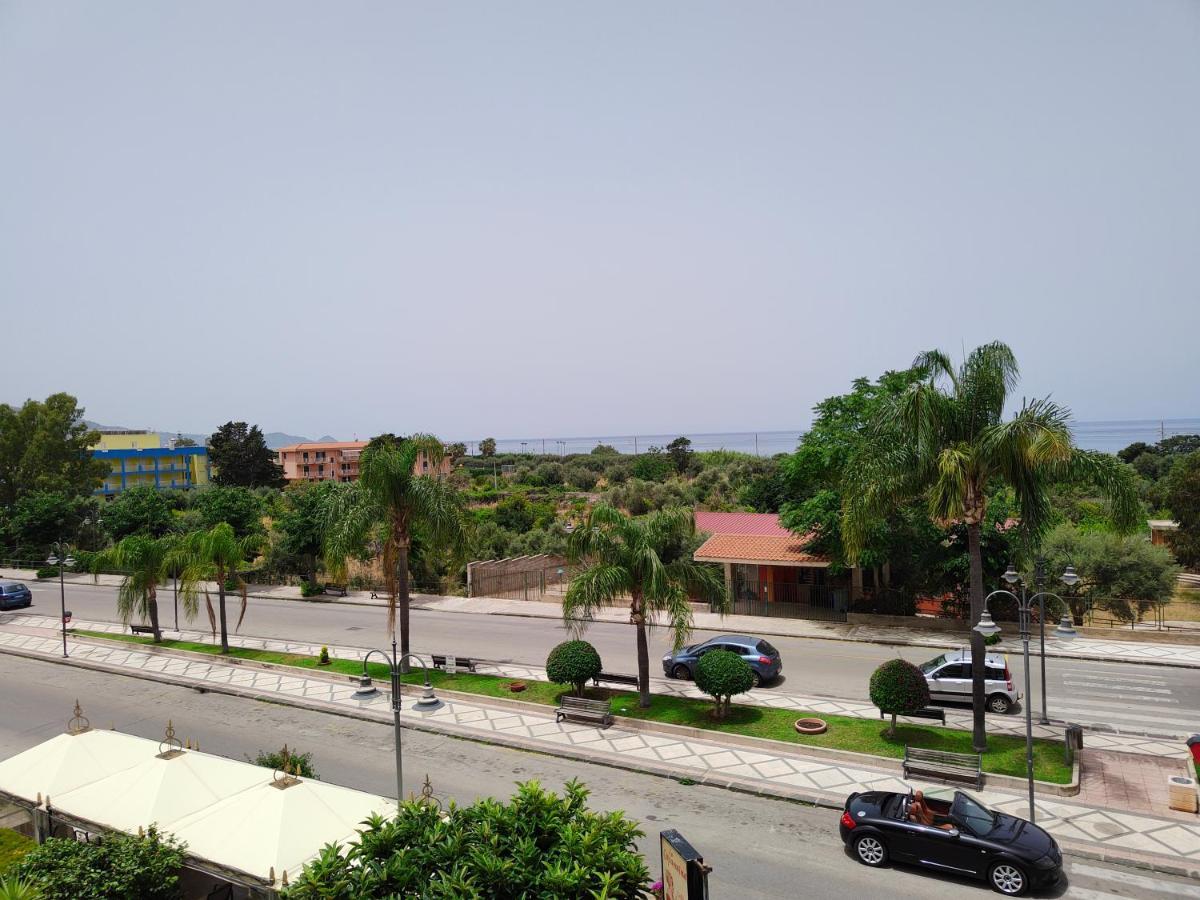 "Appartamento Del Mare Gliaca" Con Vista Isole Eolie,Ampia Terrazza,Wifi E Parcheggio Privato Gratuito 皮拉伊诺 外观 照片