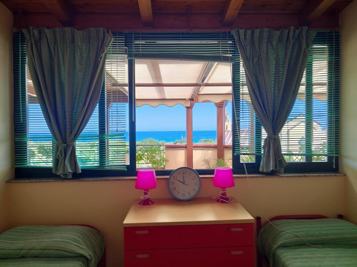 "Appartamento Del Mare Gliaca" Con Vista Isole Eolie,Ampia Terrazza,Wifi E Parcheggio Privato Gratuito 皮拉伊诺 外观 照片