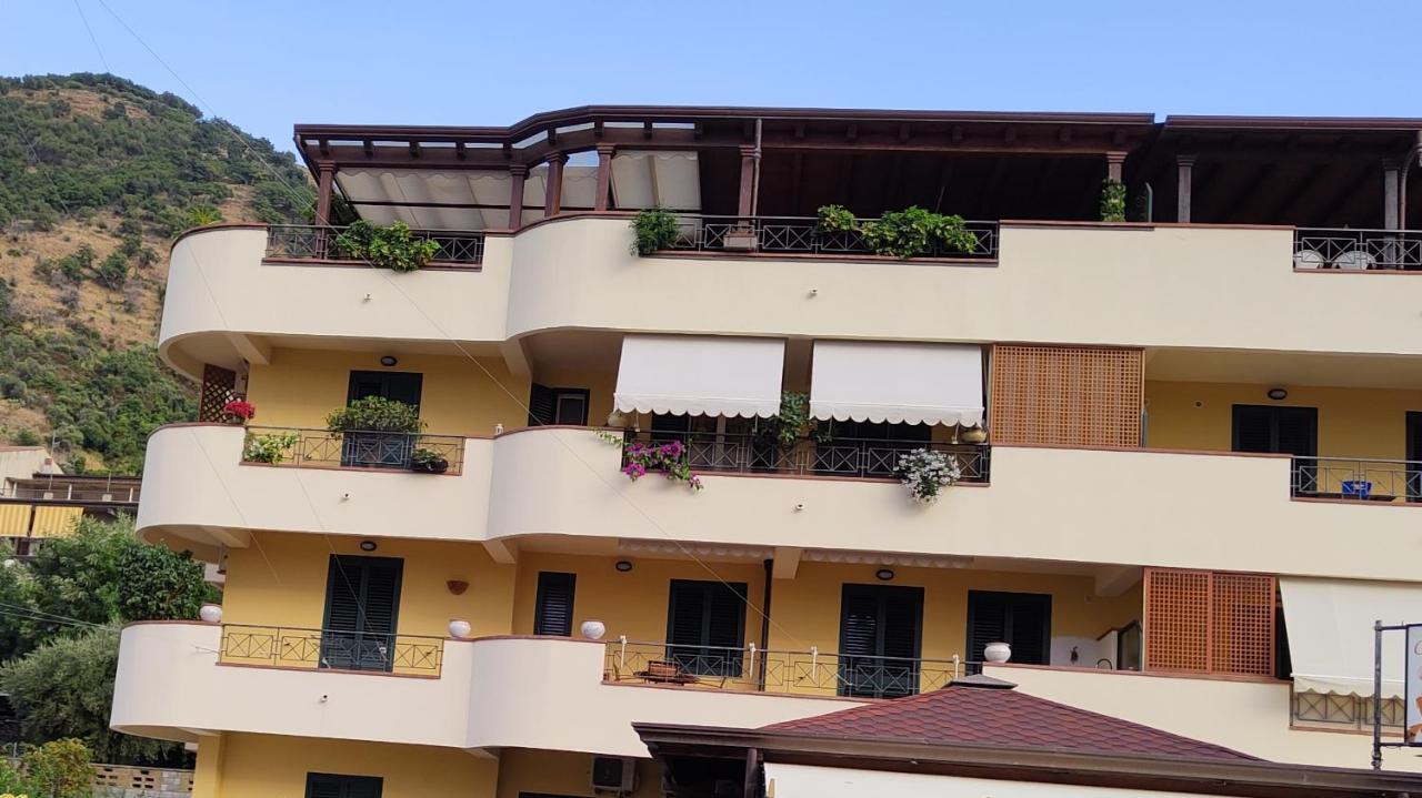"Appartamento Del Mare Gliaca" Con Vista Isole Eolie,Ampia Terrazza,Wifi E Parcheggio Privato Gratuito 皮拉伊诺 外观 照片