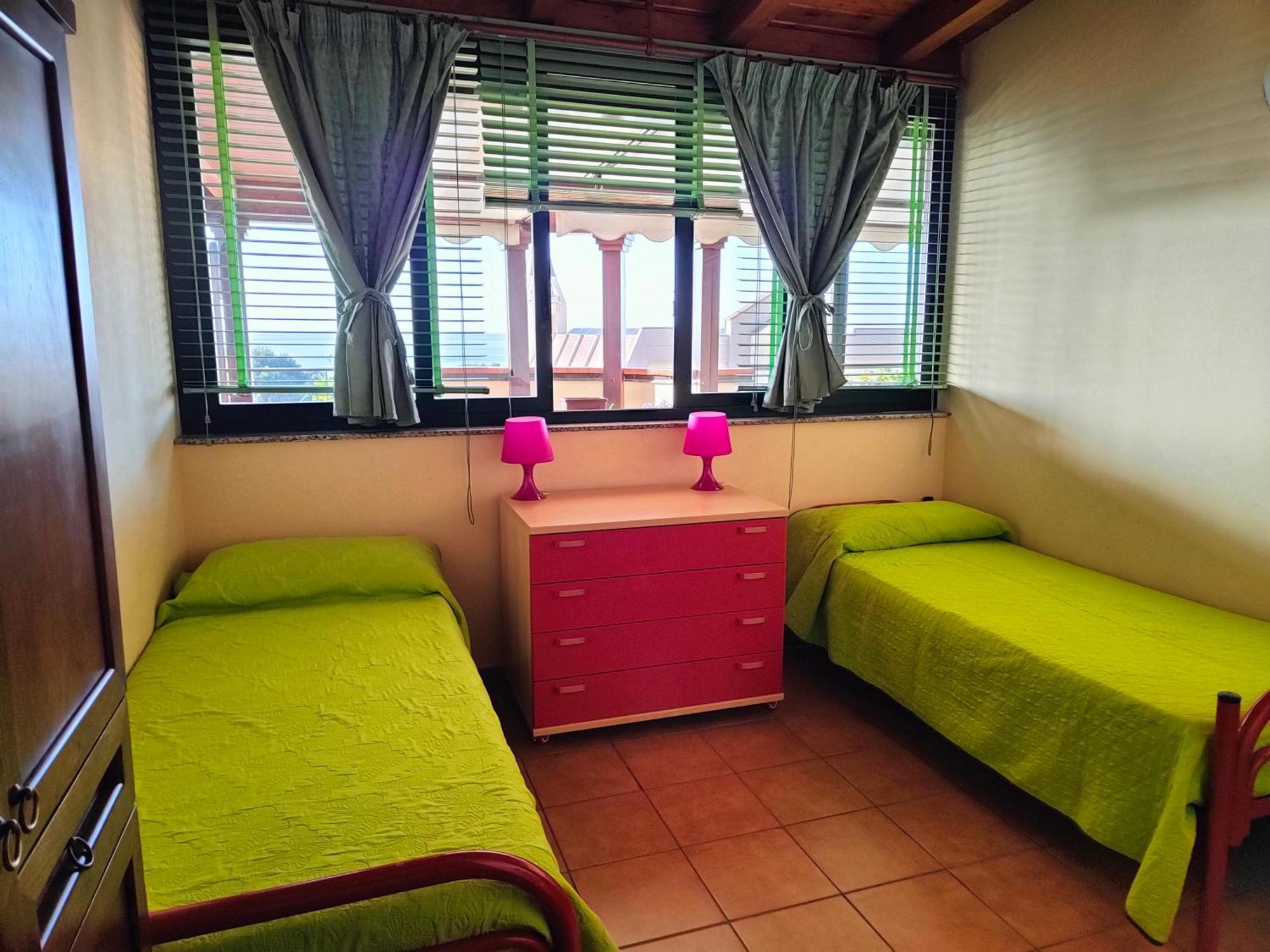 "Appartamento Del Mare Gliaca" Con Vista Isole Eolie,Ampia Terrazza,Wifi E Parcheggio Privato Gratuito 皮拉伊诺 外观 照片